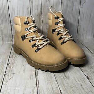 Universal Thread Women’s Beige Tully Ankle Booties size 6‎ Memory Foam NEW